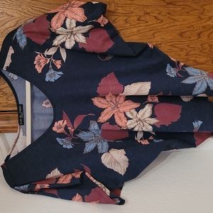 Short sleeve butterfly top, exc cond